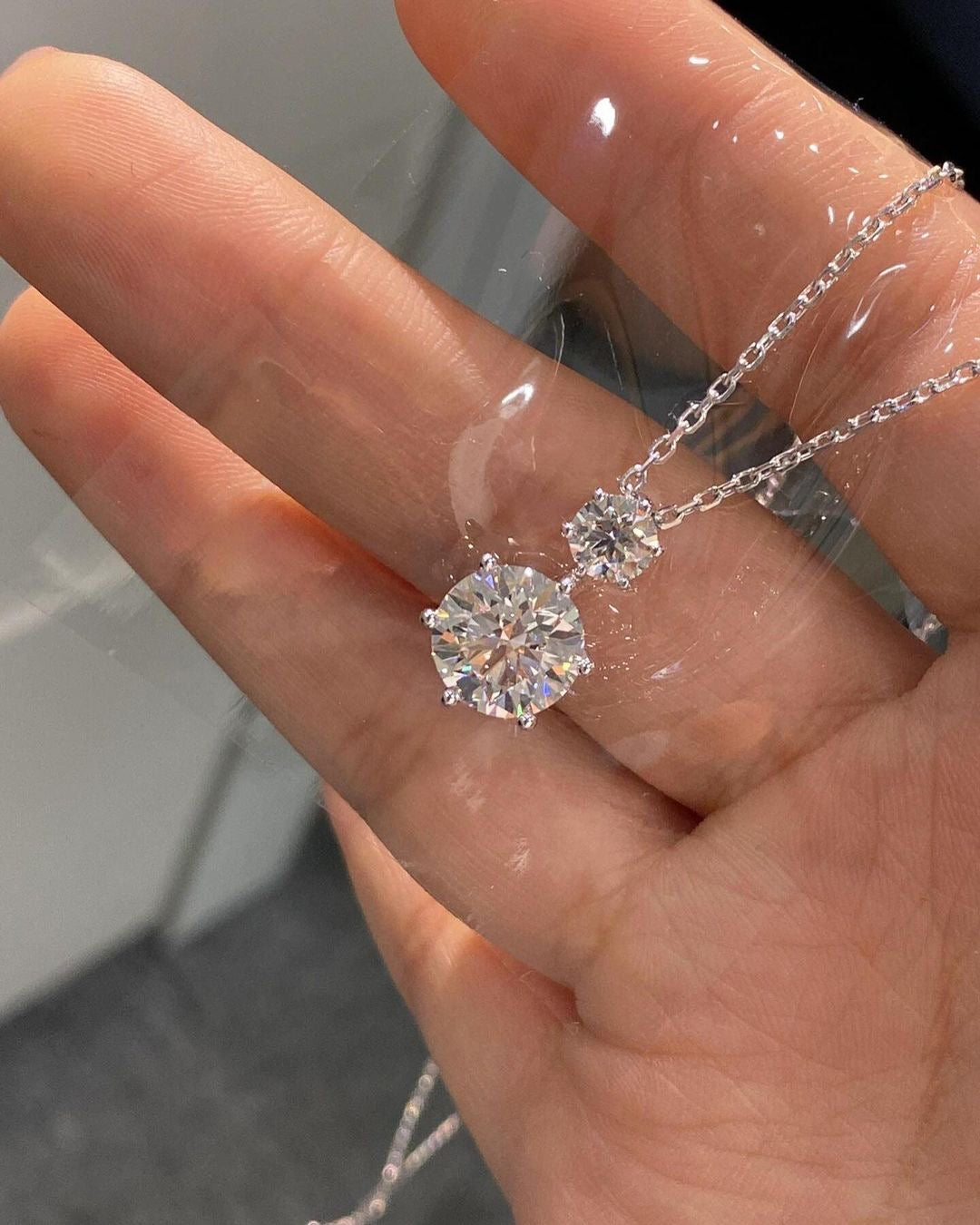 2.6ct Round Lab Grown Diamond IGI Certified Ethical Necklace 18K Gold