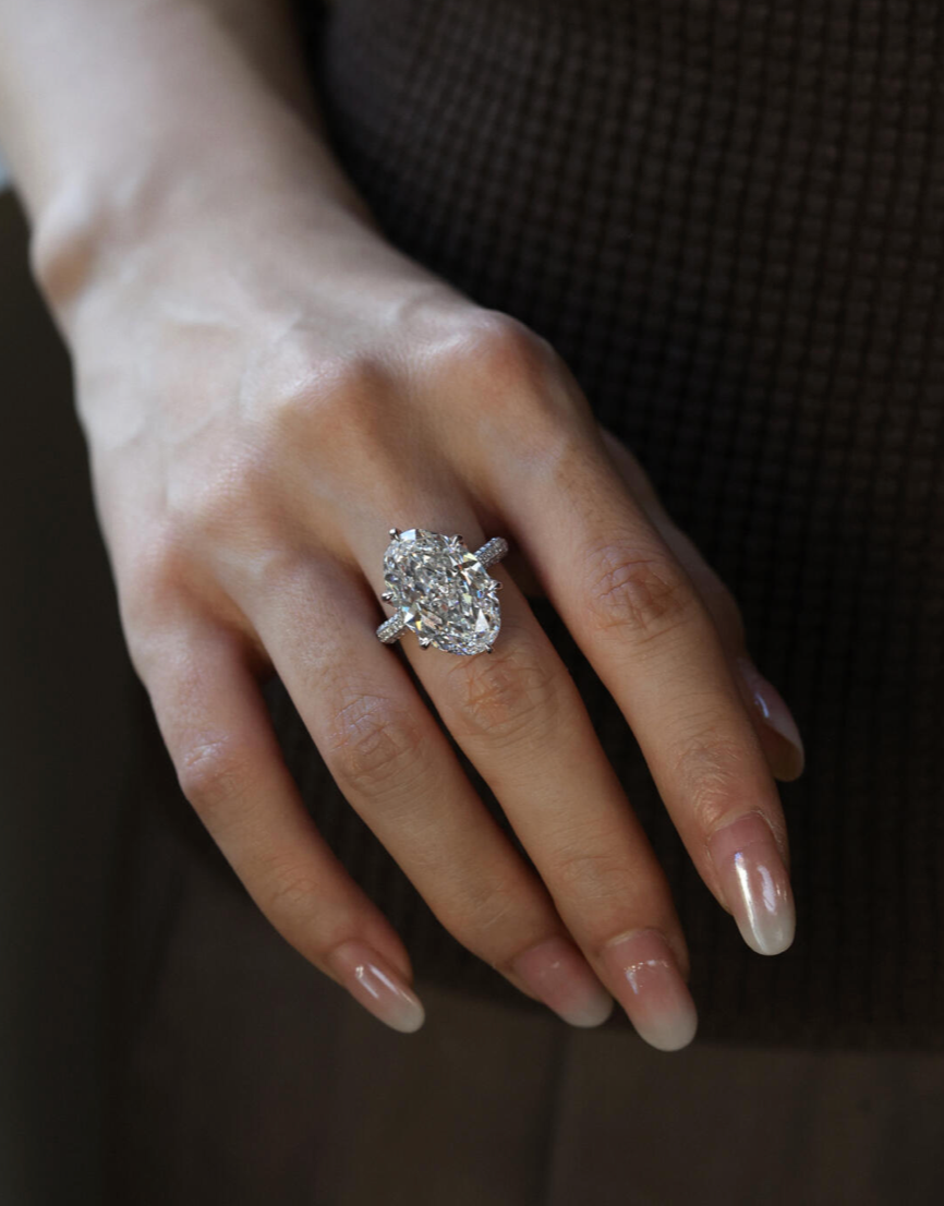 10ct Oval Lab Grown Diamond IGI Certified Ethical Engagement Ring 18K Gold